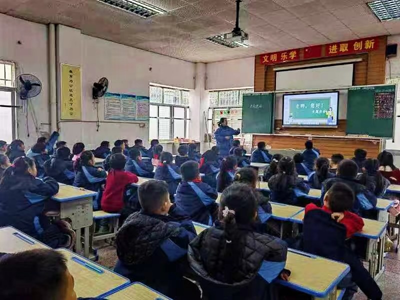 城區(qū)二小三月學雷鋒系列活動