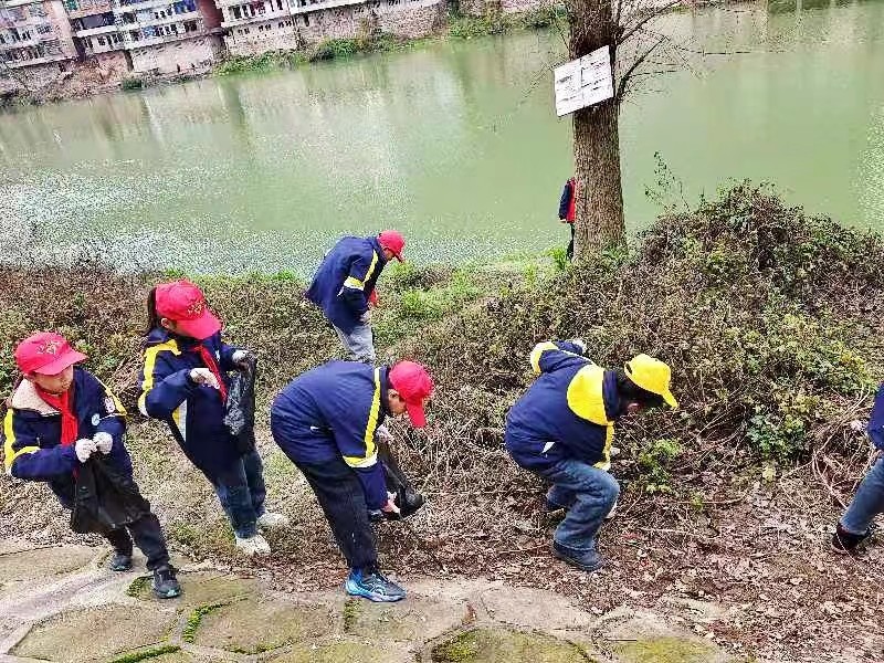弘揚(yáng)志愿服務(wù)精神，保護(hù)母親河
