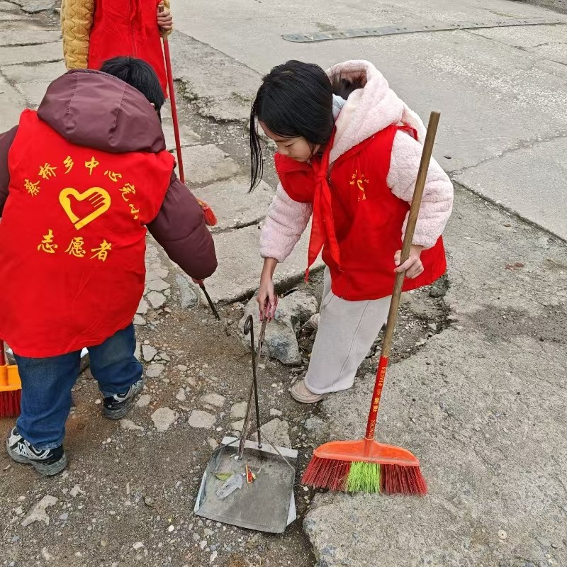 弘揚雷鋒精神 爭做文明少年