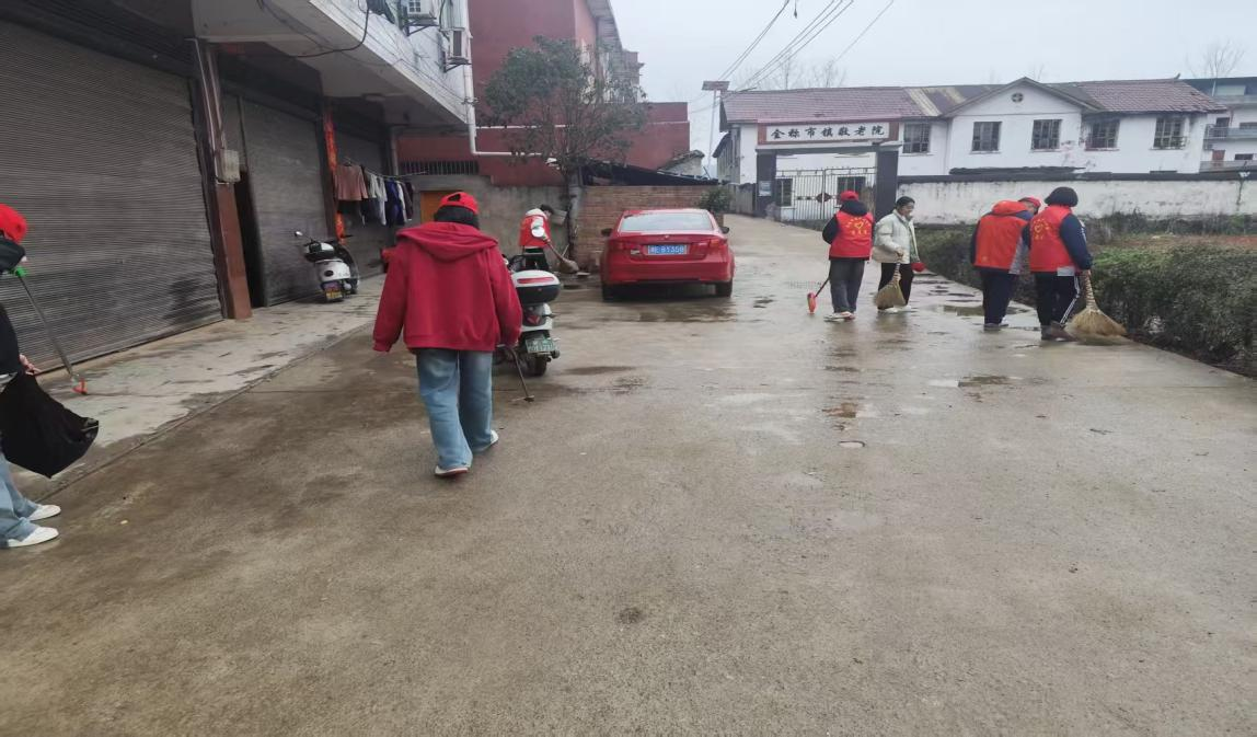 金稱市鎮(zhèn)中學(xué)開展“環(huán)保行動，美化校園”學(xué)雷鋒志愿者服務(wù)