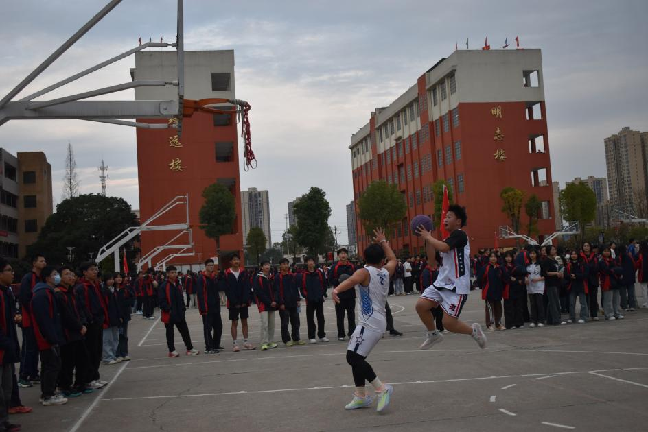 隆回二中舉行“五好杯”學(xué)生籃球賽