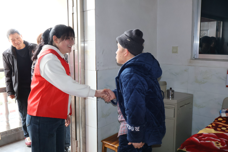 邵陽(yáng)縣玉田中學(xué)師生走進(jìn)九公橋敬老院