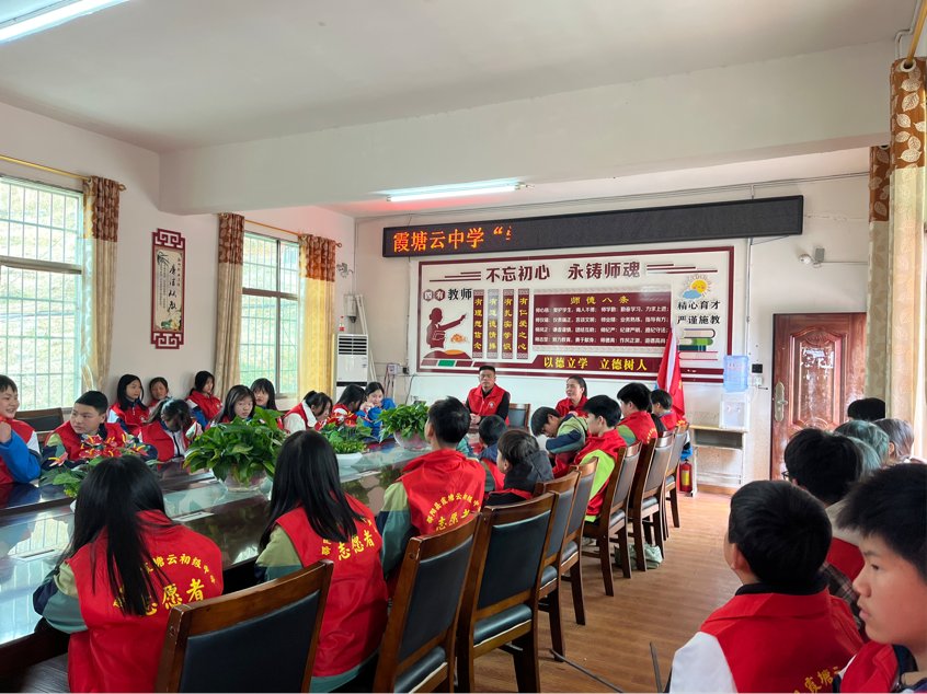霞塘云中學積極開展