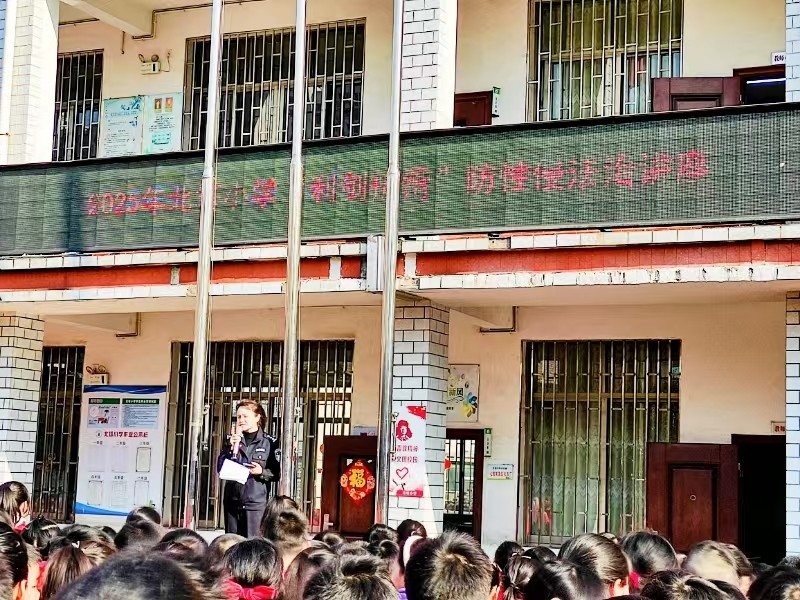 北塔小學(xué)舉辦“利劍護(hù)蕾”防性侵法治講座
