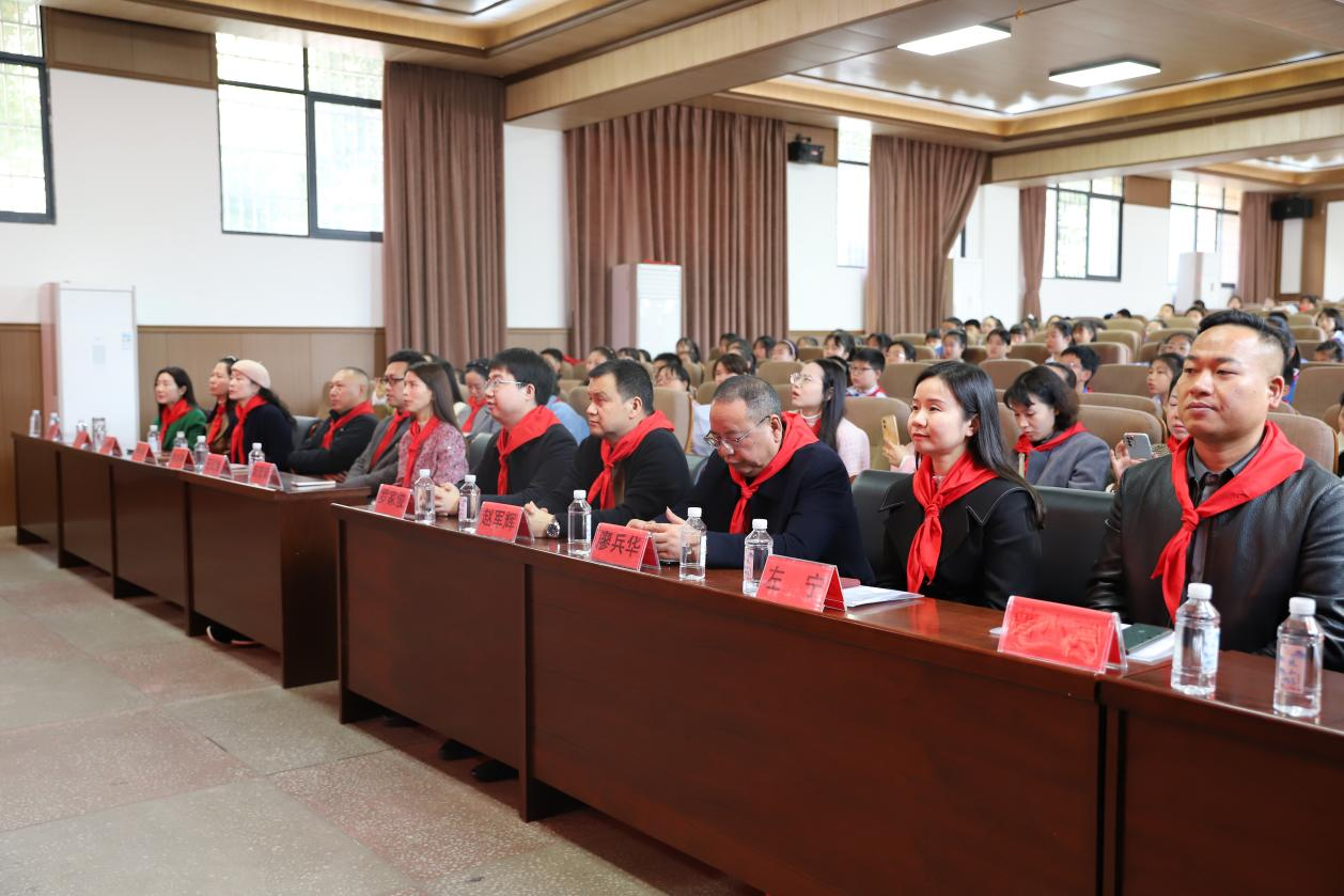 城區(qū)二小舉行中國少年先鋒隊(duì)2025學(xué)年代表大會(huì)