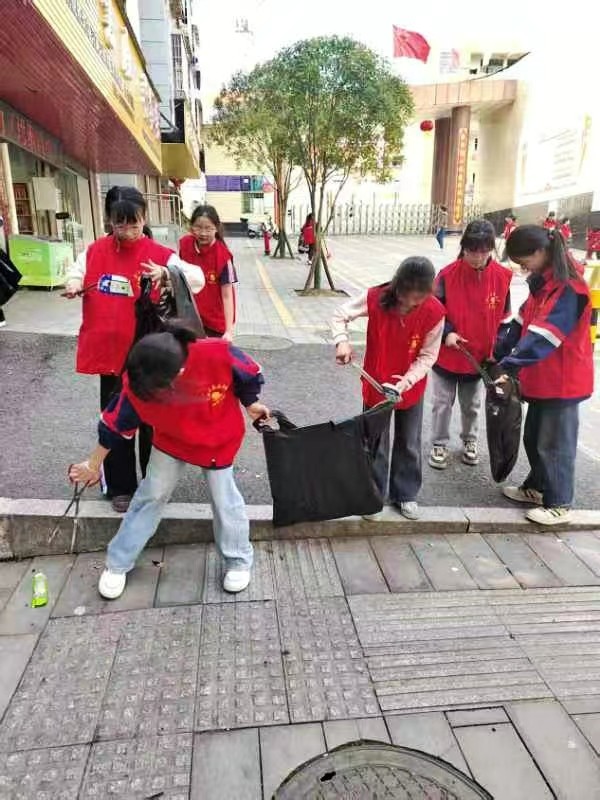 雷鋒精神永相傳，志愿服務(wù)暖人心