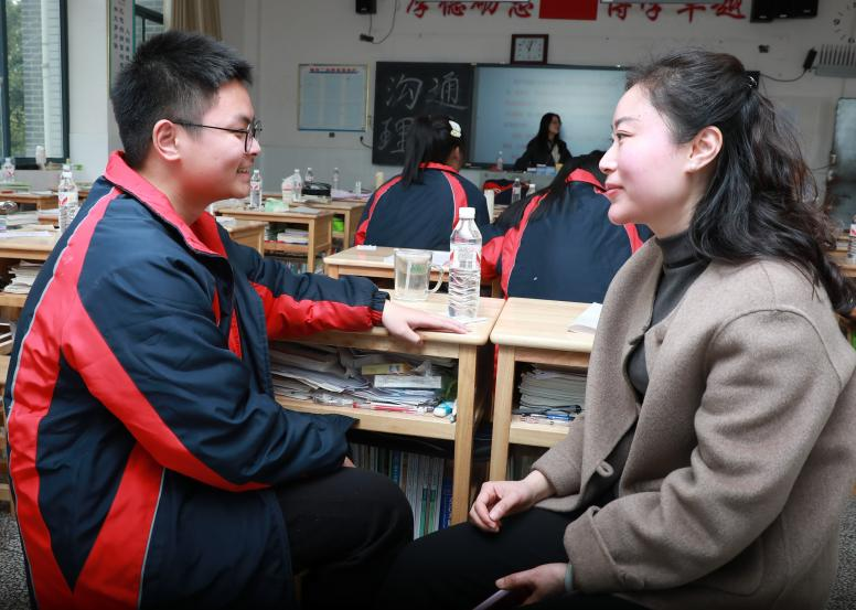 隆回二中召開高一、高二家長會(huì)