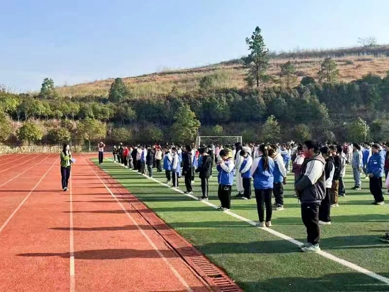 蔡橋中學(xué)首次開展團(tuán)體心理輔導(dǎo)課