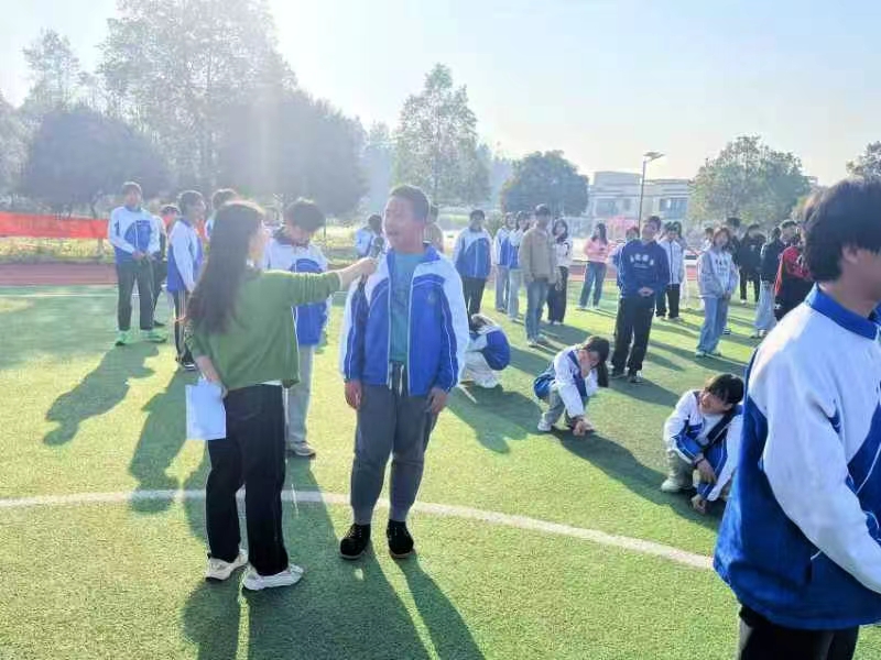 蔡橋中學(xué)首次開展團(tuán)體心理輔導(dǎo)課