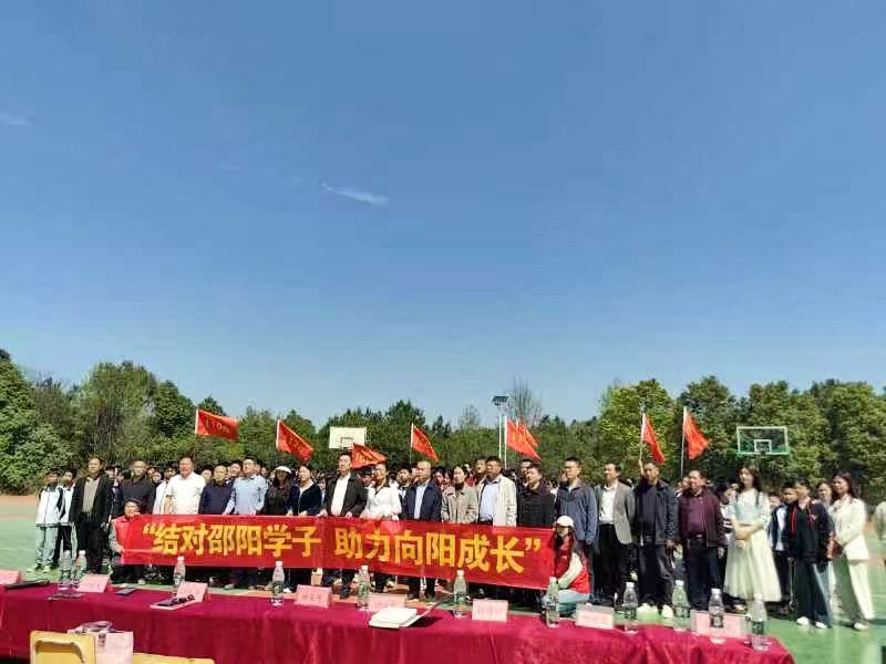 下花橋鎮(zhèn)雙江中學(xué)舉行愛心圖書捐贈活動