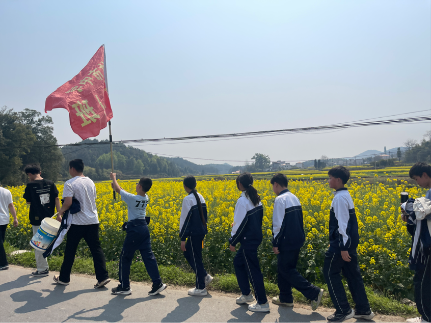 竹市鎮(zhèn)中學(xué)開(kāi)展“校長(zhǎng)喊我來(lái)運(yùn)動(dòng)”遠(yuǎn)足