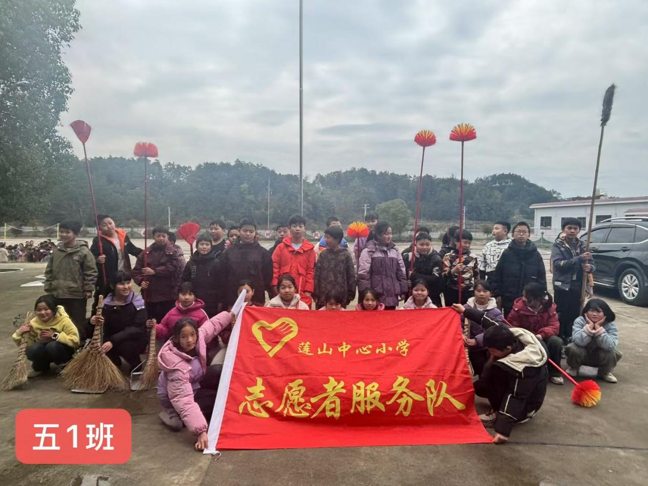 回龍寺鎮(zhèn)蓮山中心小學雷鋒月活動圓滿落幕