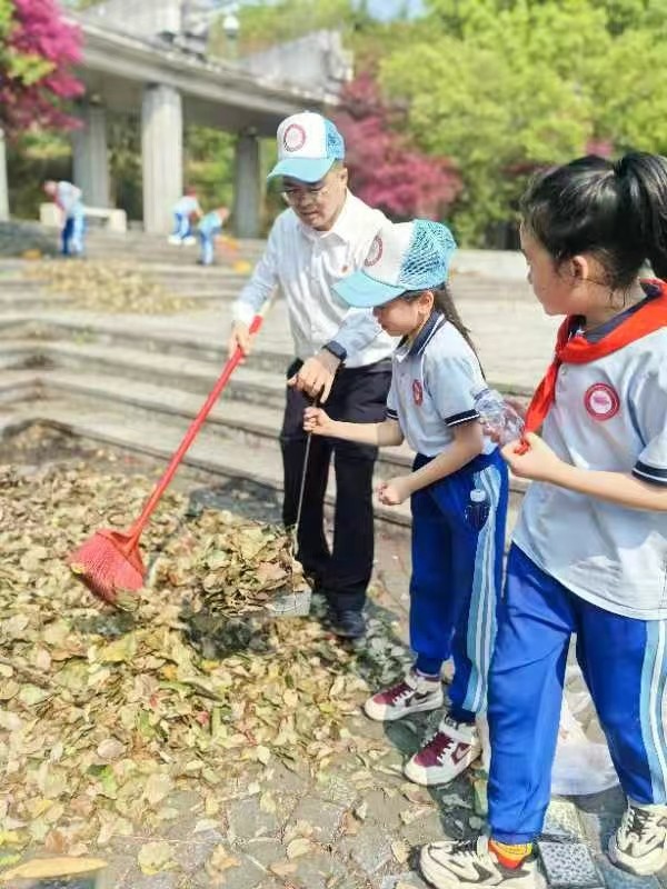 緬懷先烈寄哀思，紅色精神永傳承