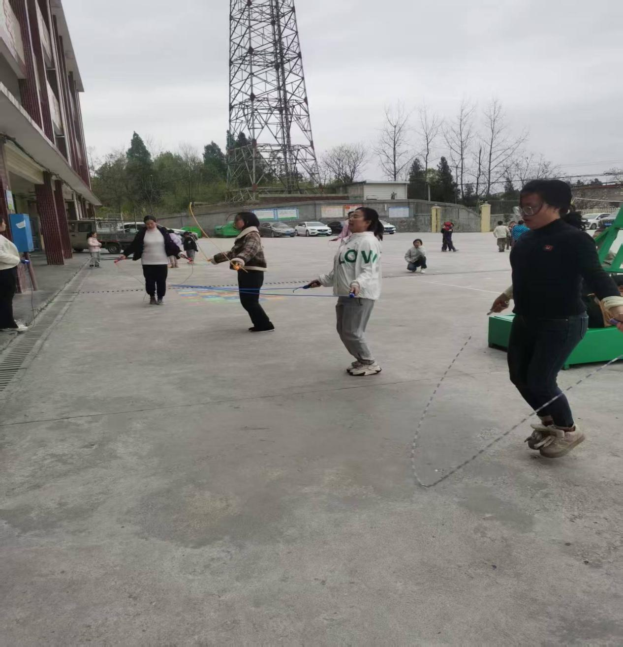 激情躍動(dòng)展風(fēng)采 團(tuán)結(jié)拼搏促健康