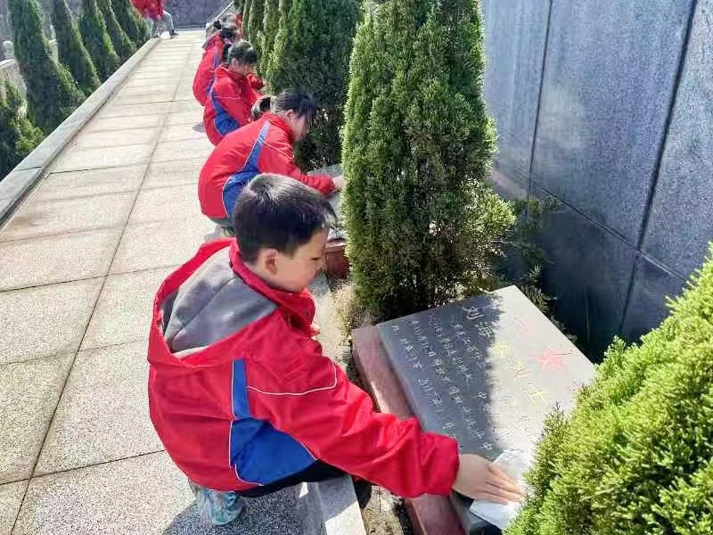 傳承紅色基因 賡續(xù)英烈精神