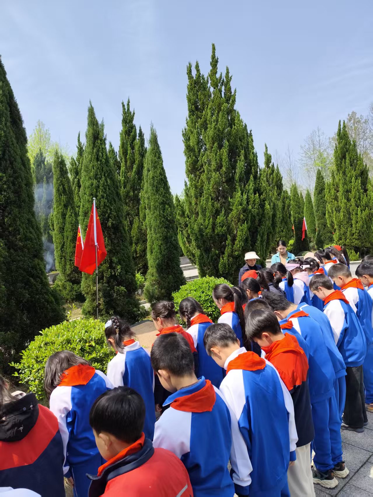 緬懷先烈志，共筑中華魂