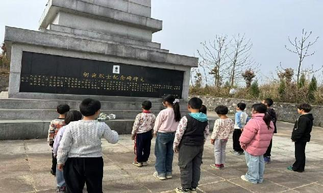 緬懷先烈寄哀思