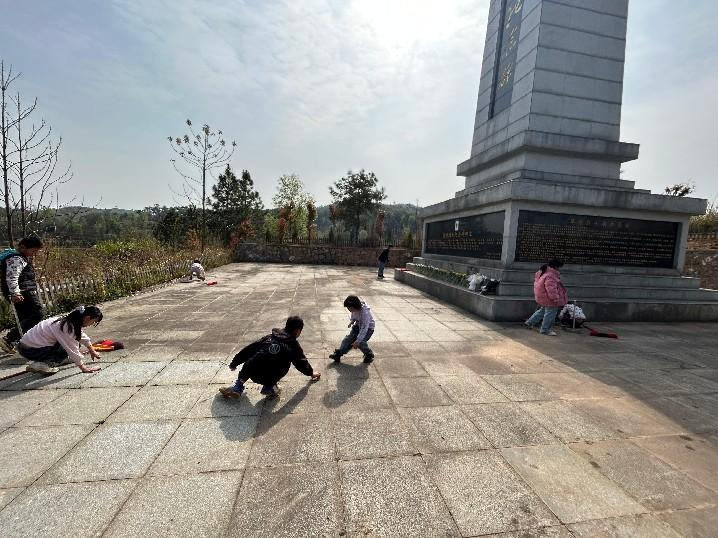 緬懷先烈寄哀思