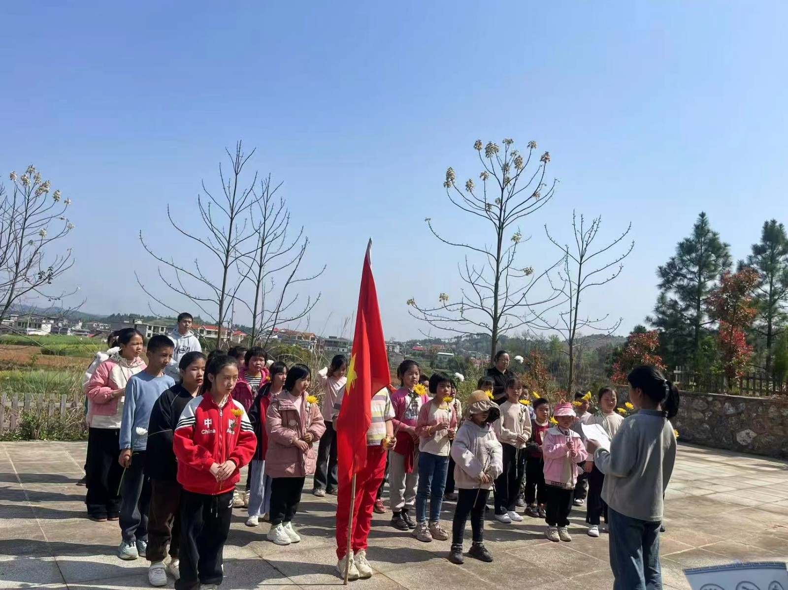 清明祭英烈 傳承正當時?