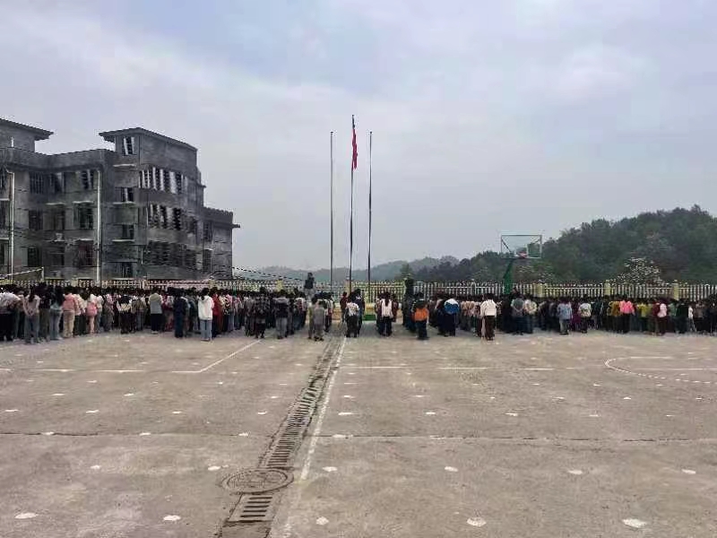 “讓青春微笑起來”