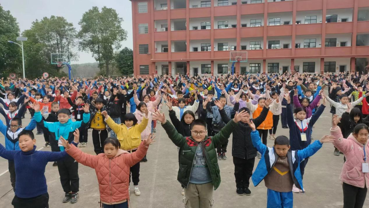 “陽光校園 活力課間”創(chuàng)新開展多彩課間活動紀實