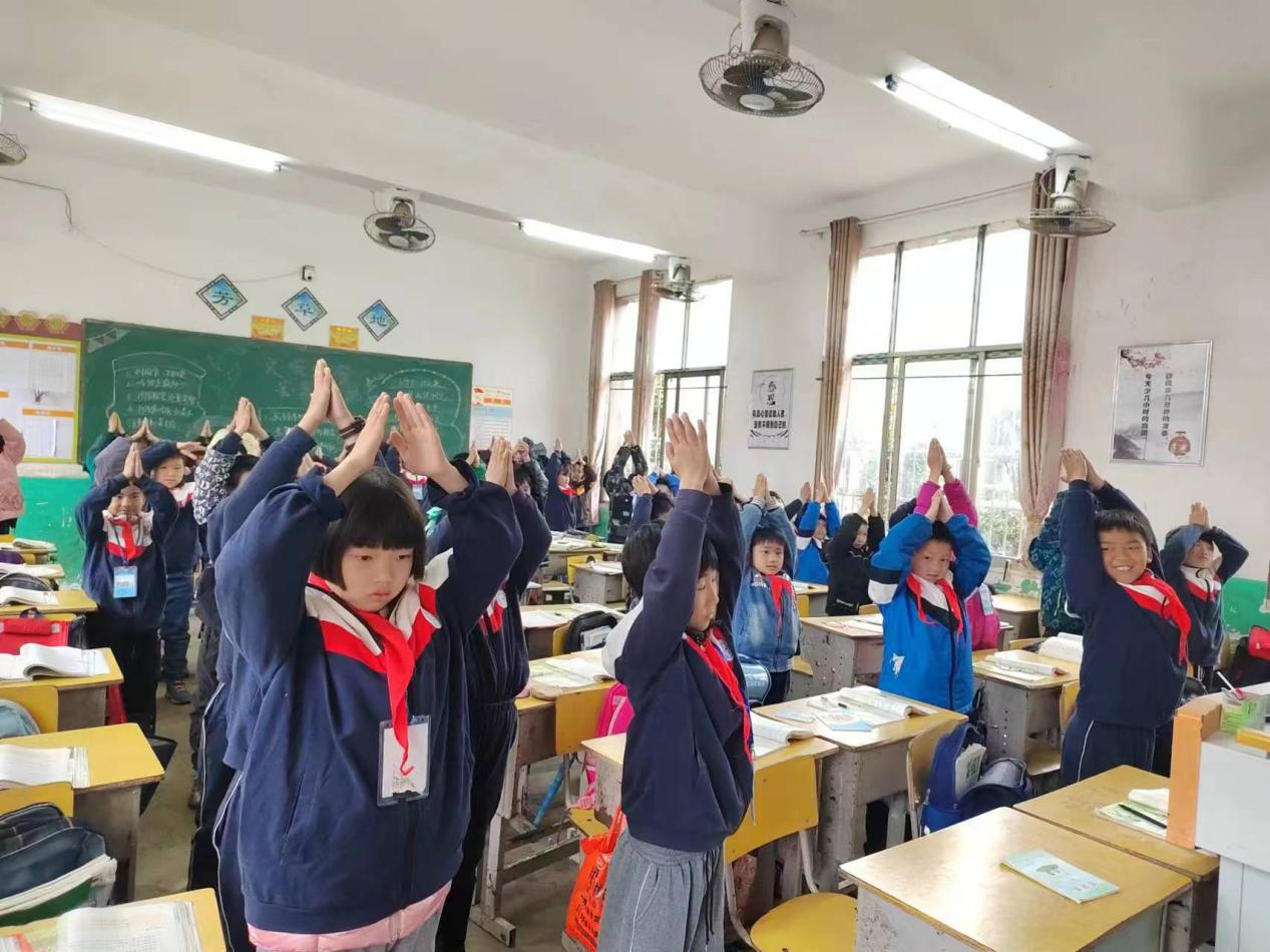 “陽光校園 活力課間”創(chuàng)新開展多彩課間活動紀實