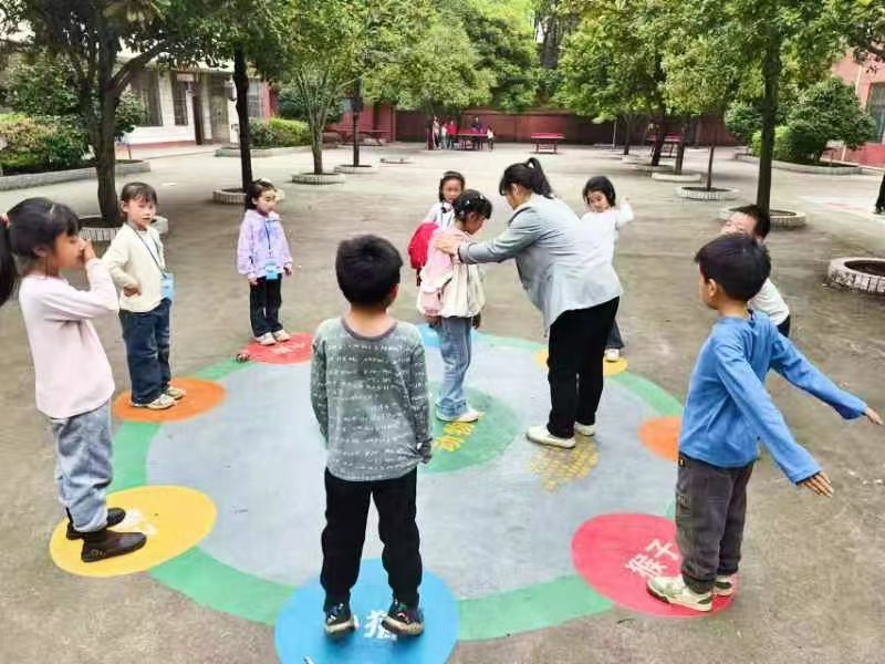“陽光校園 活力課間”創(chuàng)新開展多彩課間活動紀實