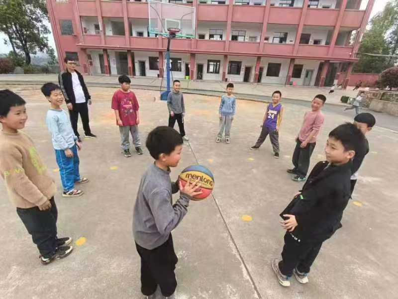 “陽光校園 活力課間”創(chuàng)新開展多彩課間活動紀實