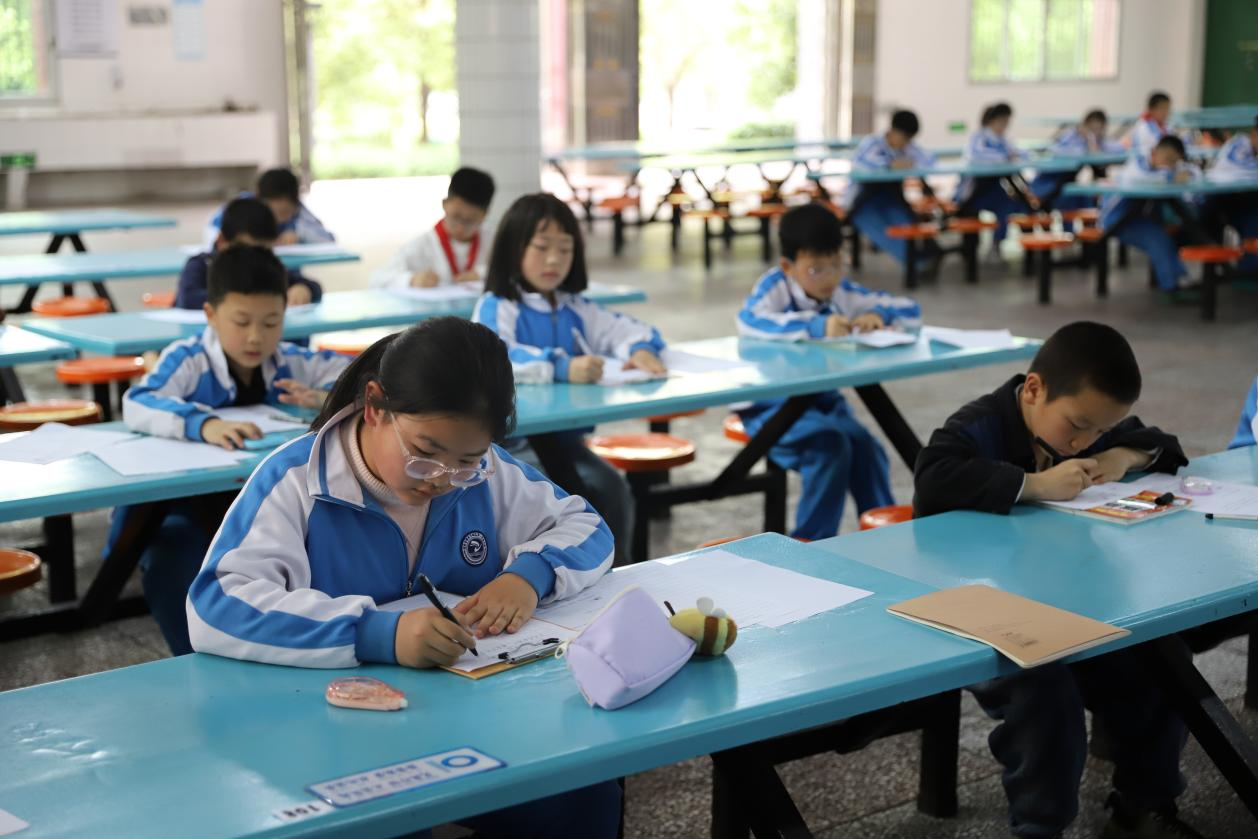 城區(qū)二小第一屆“繁星杯”征文比賽：用點點星光，描繪夢想的模樣