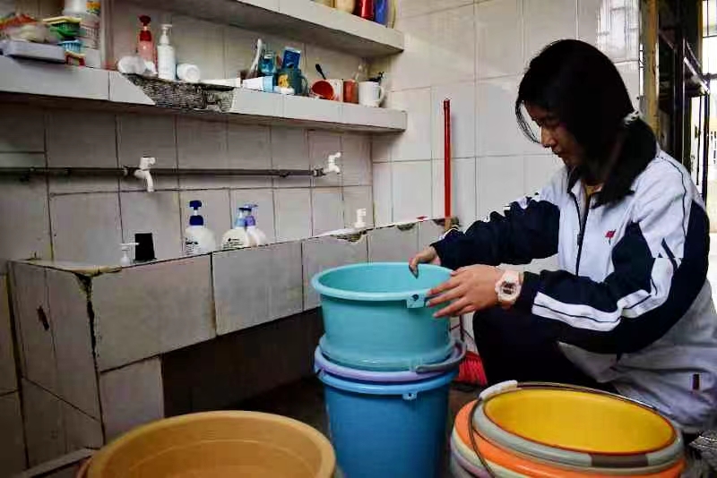 隆回二中舉行寢室內(nèi)務(wù)整理競賽