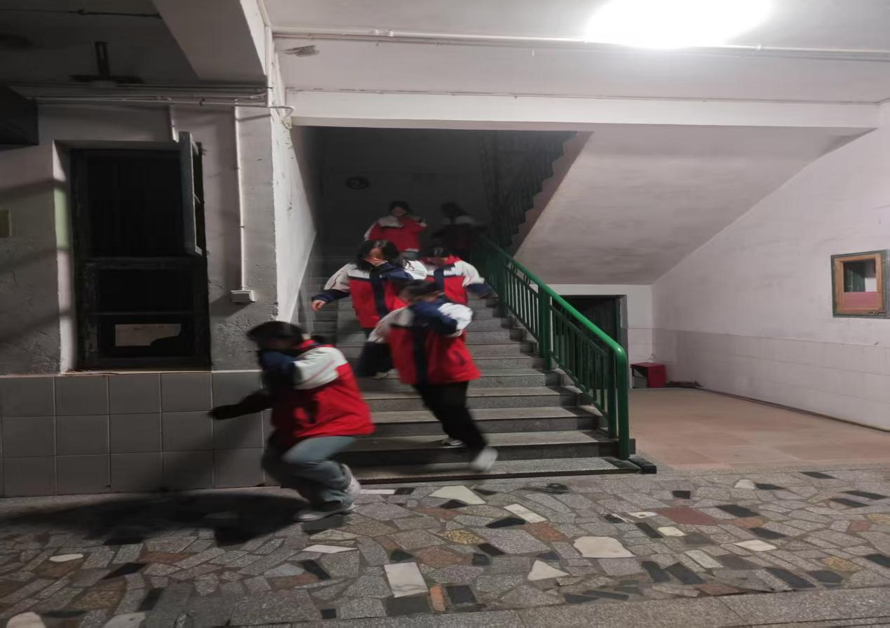 以“練”筑防   護(hù)“生”平安