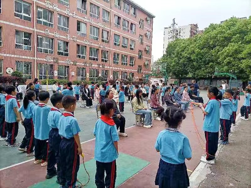 大課間，跳出健康保護“繩”