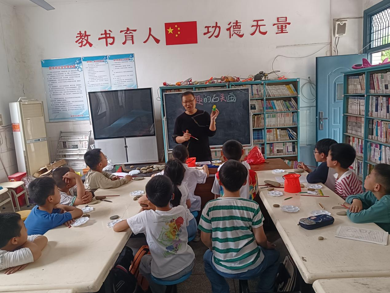 童心繪石韻 創(chuàng)意展風(fēng)采