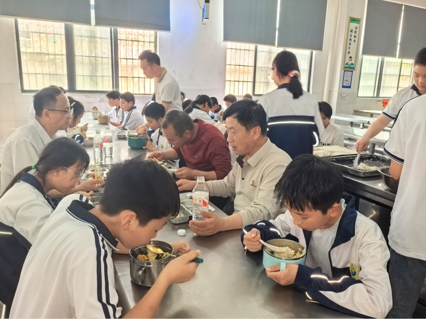 竹市鎮(zhèn)中學(xué)：暖心陪餐零距離  筑牢校園食品安全防線