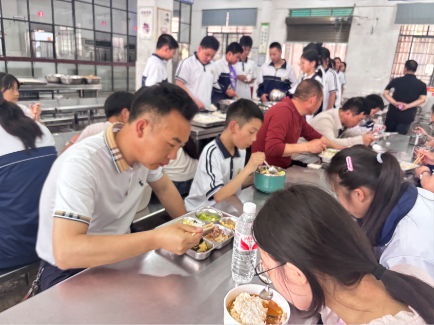 竹市鎮(zhèn)中學(xué)：暖心陪餐零距離  筑牢校園食品安全防線