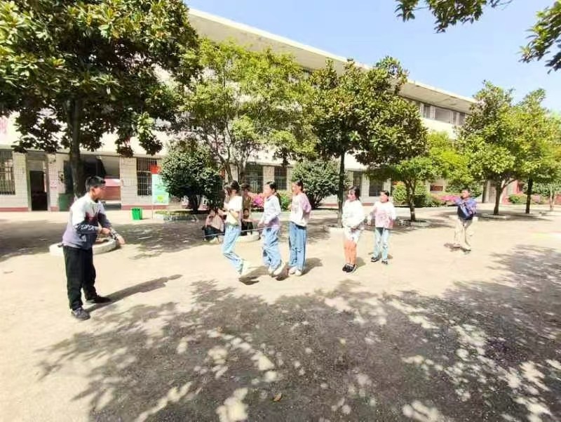 躍動(dòng)童年 “繩”采飛揚(yáng)