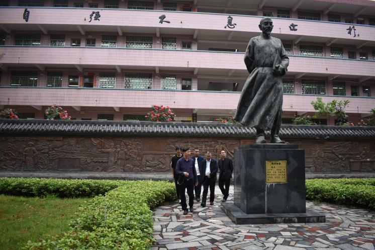 雙峰二中到隆回二中“取經(jīng)”百年校慶籌備工作