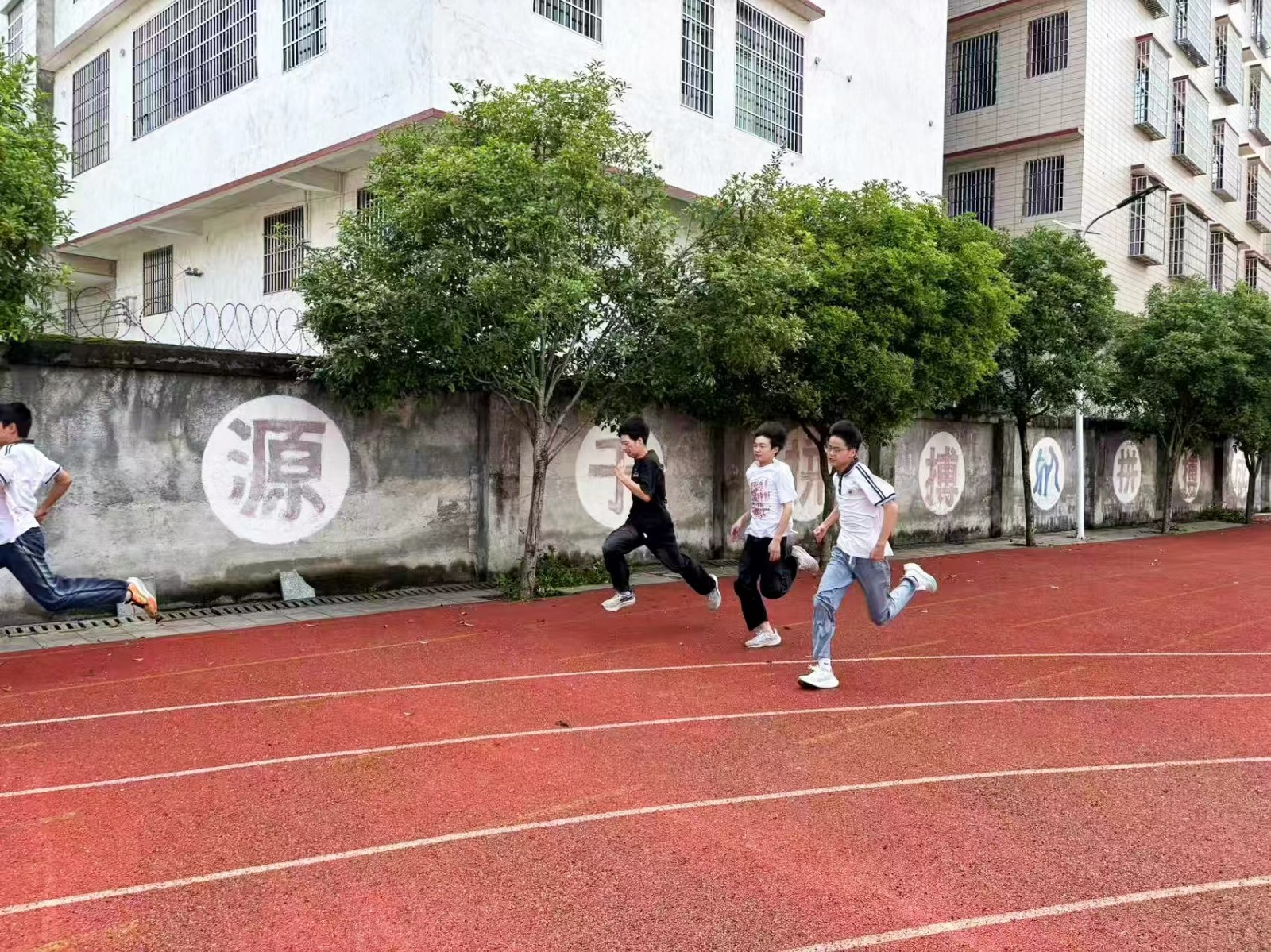 運(yùn)動(dòng)點(diǎn)燃激情，竹中學(xué)子賽場(chǎng)顯風(fēng)采