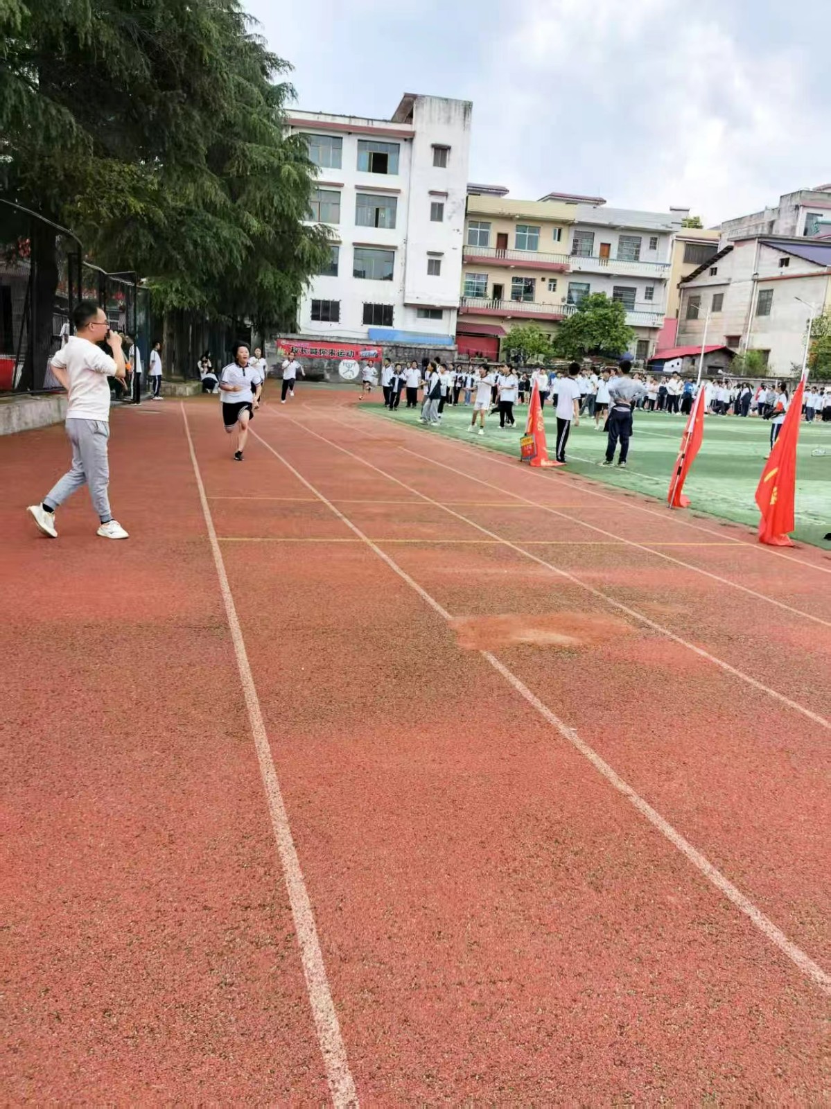 運(yùn)動(dòng)點(diǎn)燃激情，竹中學(xué)子賽場(chǎng)顯風(fēng)采