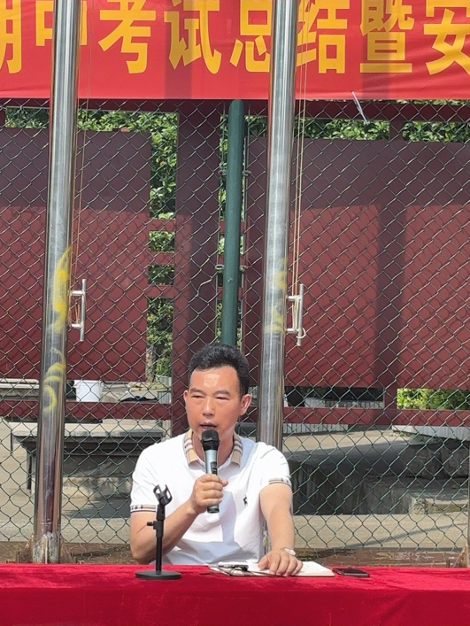 竹市鎮(zhèn)中學(xué)召開中考總結(jié)暨安全大會(huì) 筑牢校園發(fā)展根基