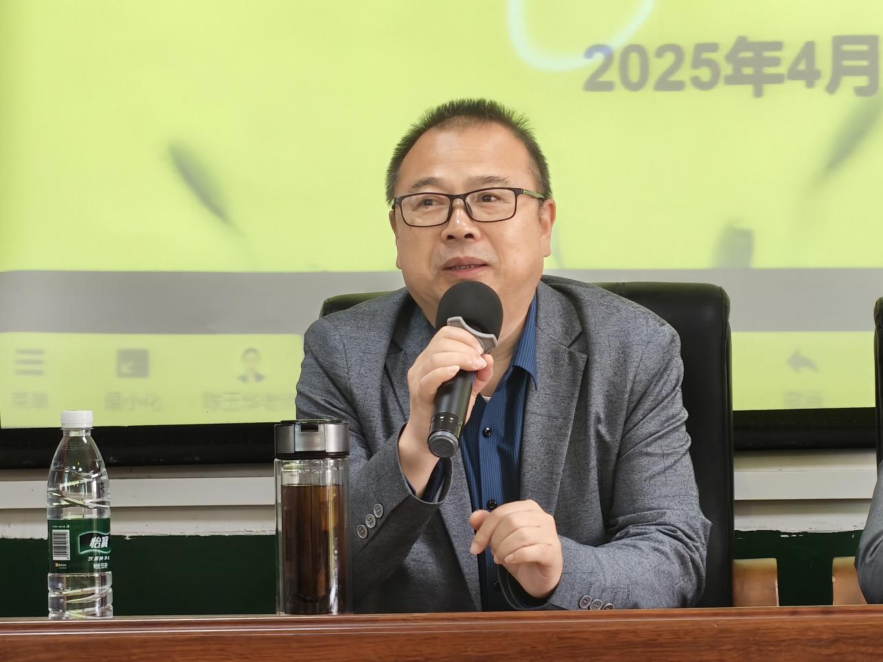 城鄉(xiāng)攜手共育桃李 校際送教同譜新篇