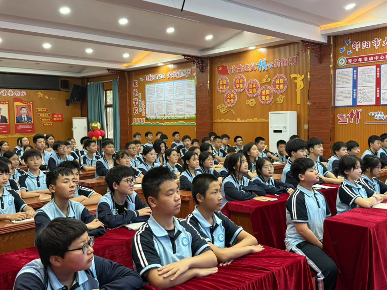 筑牢安全防線 護航平安假期