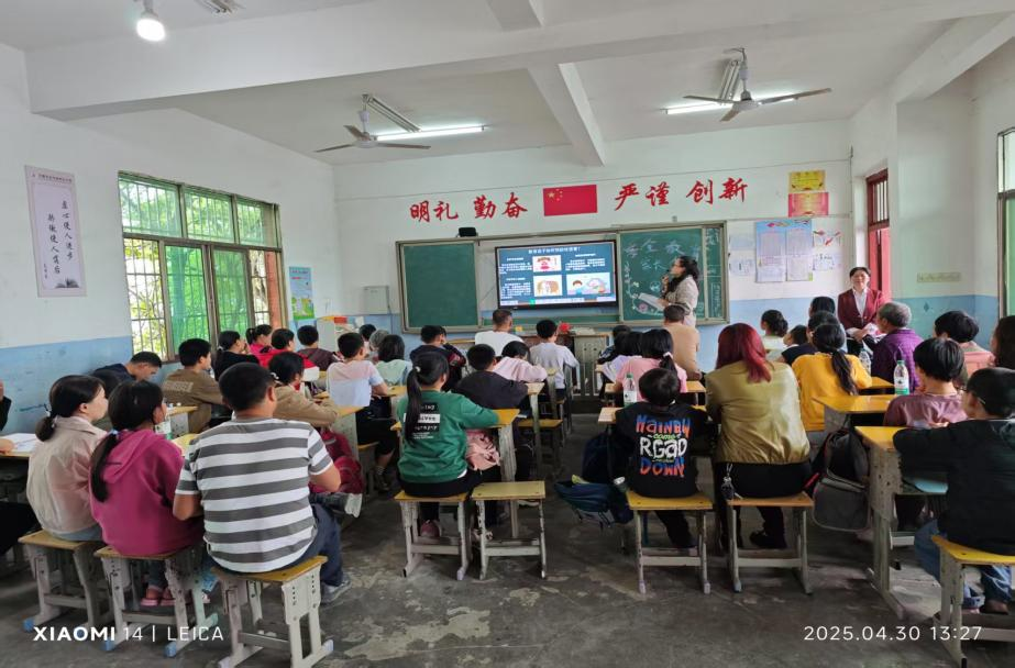 攜手共育，助力成長(zhǎng)