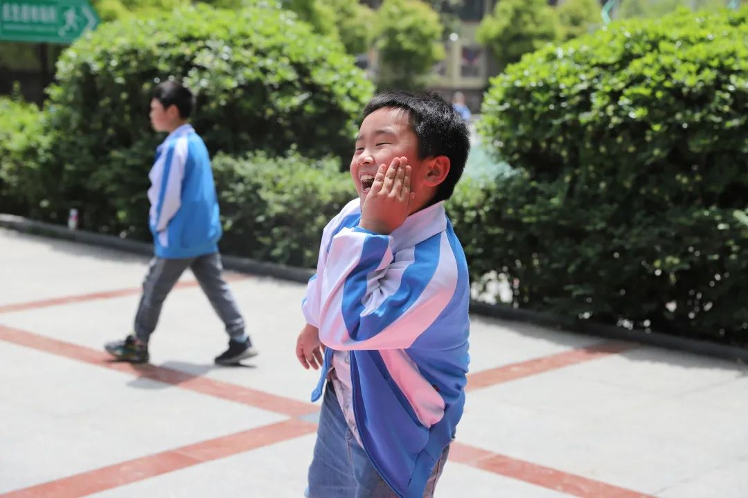 課間15分鐘，邵東市二小娃在玩什么？