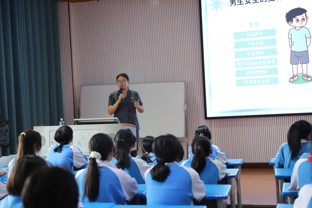 城區(qū)二小開展學生安全專題講座