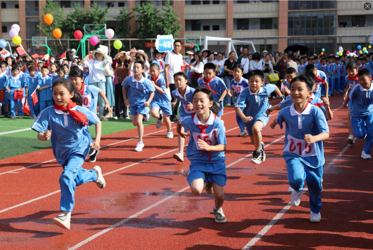 綠茵逐夢展風采，賽場爭鋒競風流