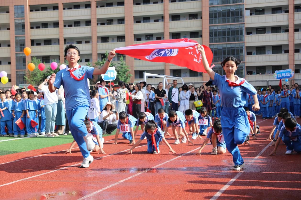 綠茵逐夢展風采，賽場爭鋒競風流