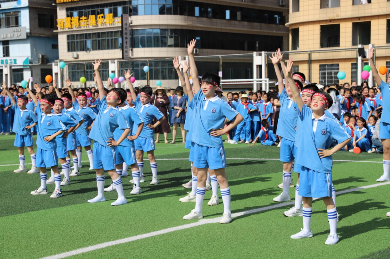 綠茵逐夢展風采，賽場爭鋒競風流