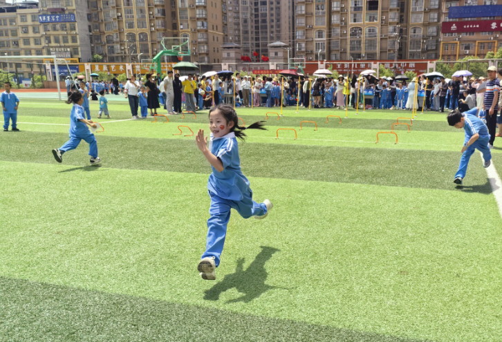 綠茵逐夢展風采，賽場爭鋒競風流