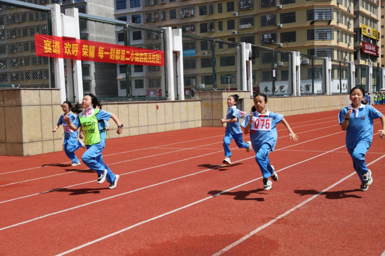 綠茵逐夢展風采，賽場爭鋒競風流